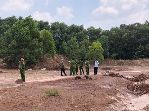 Tạm giữ người vợ nghi giết chồng rồi phi tang xuống ao