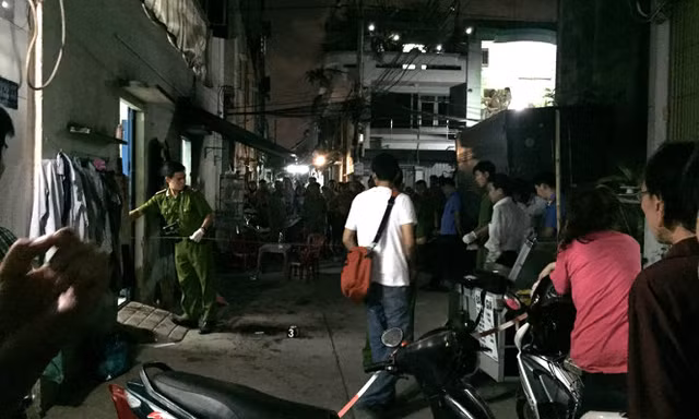 Đòi soát phòng tìm vợ, người đàn ông bị đâm chết