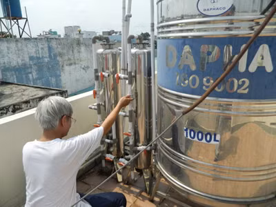 Nước máy pha nước… cống