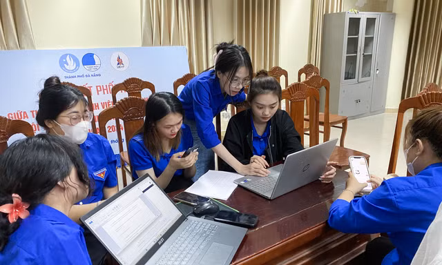 Bạn trẻ Đà Nẵng học ứng dụng AI trong truyền thông