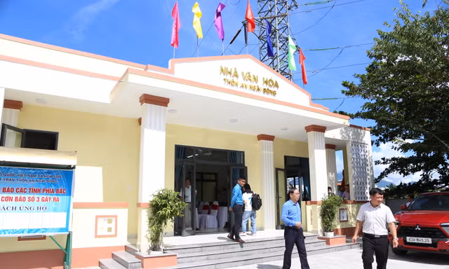 Công đoàn Đà Nẵng bàn giao nhà văn hóa, điểm tránh trú bão an toàn cho công nhân