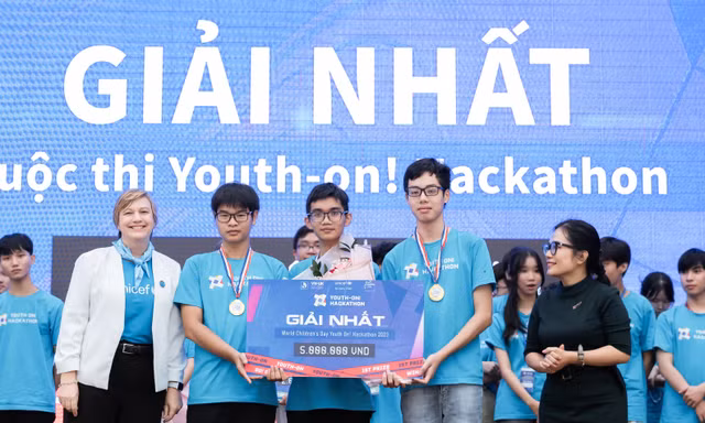 Ứng dụng AI nhận biết cảm xúc tiêu cực chiến thắng cuộc thi lập trình Youth-On! Hackathon 2023