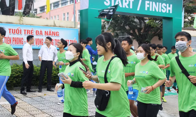 Hàng trăm bạn trẻ Đà Nẵng chạy để 'giữ nhà cho Voọc'