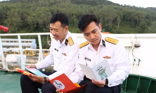 Những cánh thư vượt sóng, tiếp sức người lính canh biển