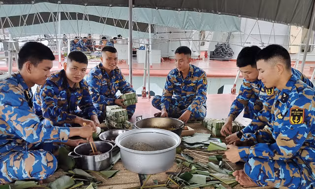 Ấm áp Tết đầu xa nhà của các chiến sĩ hải quân