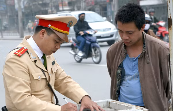 Lực lượng CSGT gặp khó khi xử lý xe mua bán không sang tên đổi chủ