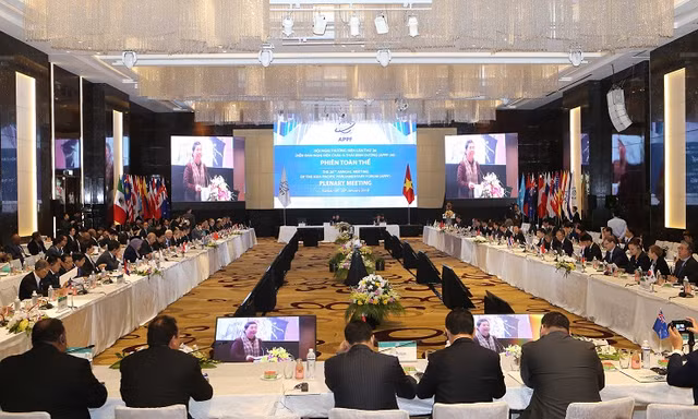 Phiên họp toàn thể đầu tiên của APPF-26 bàn về vấn đề an ninh, chính trị.