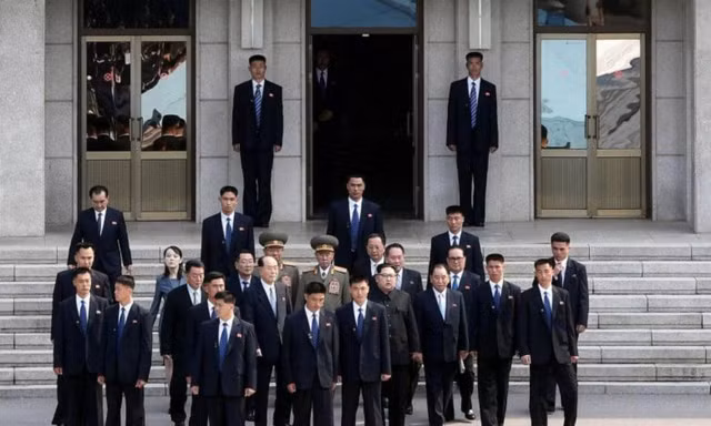 Đội vệ sỹ bảo vệ ông Kim Jong-un tại hội nghị thượng đỉnh liên Triều hồi tháng 4.Ảnh: Straits Times 