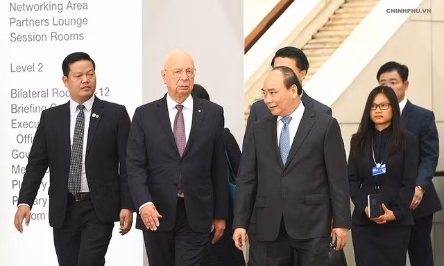Thủ tướng Nguyễn Xuân Phúc đã tiếp Giáo sư Klaus Schwab, Người sáng lập và Chủ tịch điều hành Diễn đàn Kinh tế thế giới (WEF). Ảnh: VGP