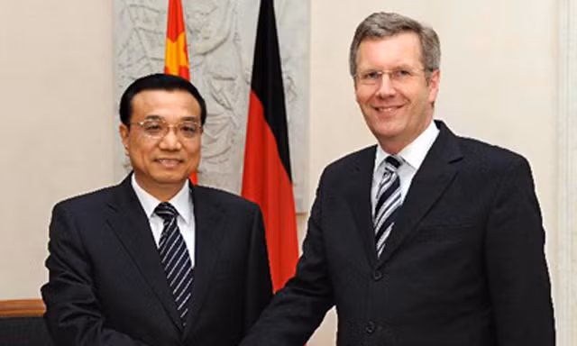 Phó Thủ tướng Trung Quốc Lý Khắc Cường (trái) gặp Tổng thống Đức Christian Wulff hồi tháng 1-2011 (Hôm qua, các nghị sĩ Đức bầu cựu mục sư Joachim Gauck 72 tuổi làm tổng thống nước này) Ảnh: Xinhua