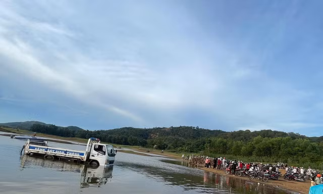 Chìm thuyền ở Đồng Nai: 1 người tử vong, 2 người mất tích