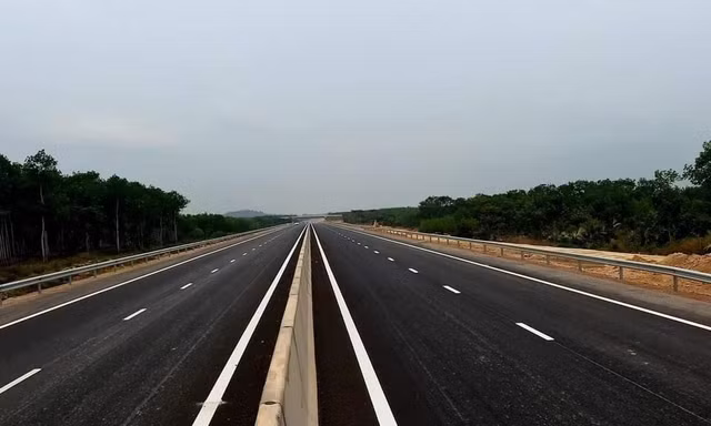 Cao tốc Phan Thiết - Dầu Giây trước ngày về đích 