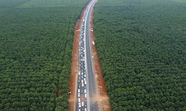 Cao tốc TPHCM - Dầu Giây ùn tắc kéo dài hơn 2km ngày đầu nghỉ lễ