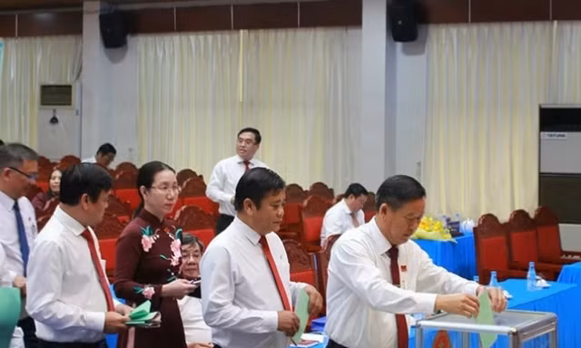 Đồng Nai lấy phiếu tín nhiệm 25 cán bộ 