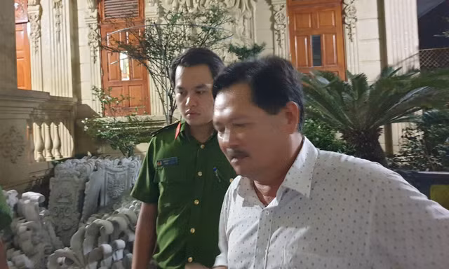 Cha con đại gia cho vay nặng lãi: Từ lâu đài dát vàng đến trại giam
