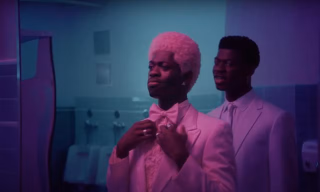 Lil Nas X hóa "thiên thần hộ mệnh" dẫn lối phiên bản quá khứ của mình vượt qua tăm tối 