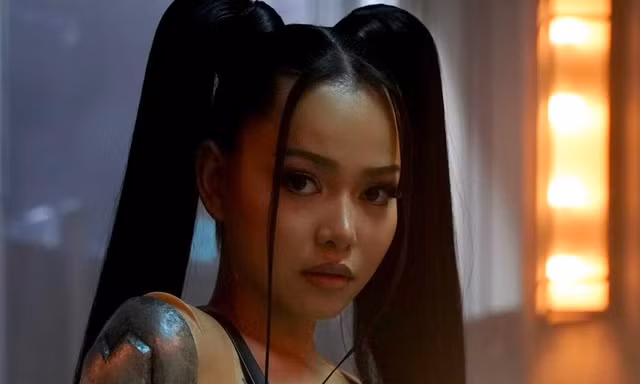 Mời Grimes và Madison Beer vào MV "Dolls", Bella Poarch có tiếp tục làm dậy sóng TikTok?