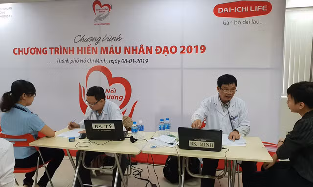 Hơn trăm nhân viên Dai-ichi Life Việt Nam tham gia hiến máu