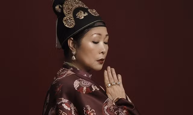 NSND Hồng Vân 'xuyên không'