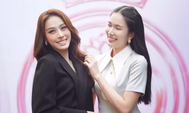 Á hậu Phương Anh, Ngọc Hằng đọ sắc nữ sinh tại buổi tuyển sinh Hoa hậu Việt Nam