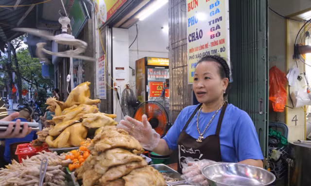 Phở xíu chấm độc đáo ở Nam Định 