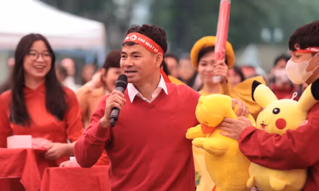 NSƯT Xuân Bắc, ca sĩ Ngọc Khuê 'cháy' cùng hàng trăm sinh viên ở 'Chủ Nhật Đỏ'