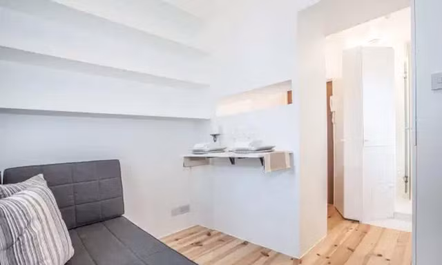 Căn hộ 12m2, không có giường ngủ được bán với giá kỉ lục