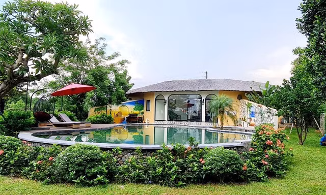 Mê mẩn với nhà mái lá có bể bơi và sân golf ở ngoại thành Hà Nội
