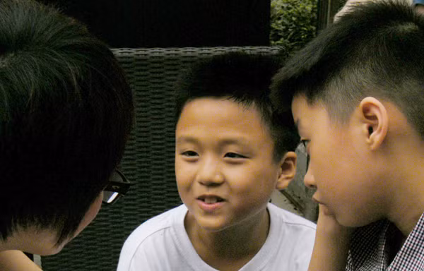 Chín tuổi - thôi học - triển lãm tranh