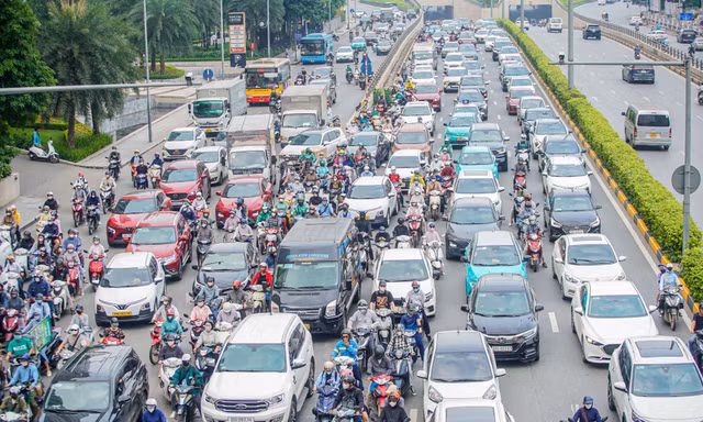 Hà Nội: Đường 10 làn xe nhưng thường xuyên ùn tắc
