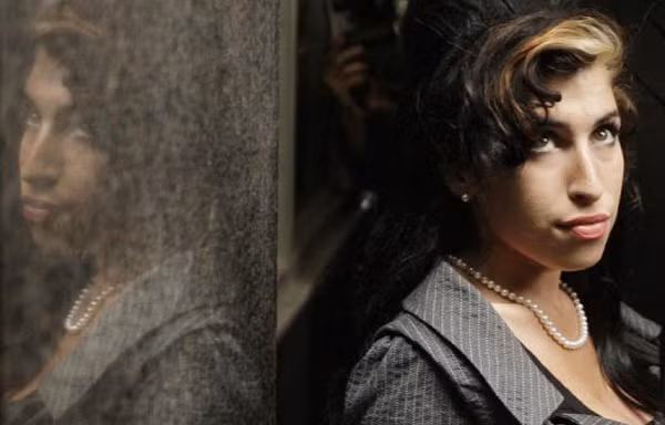 Rượu chứ không phải ma túy đã hại chết Amy Winehouse. Ảnh: Shaun Curry