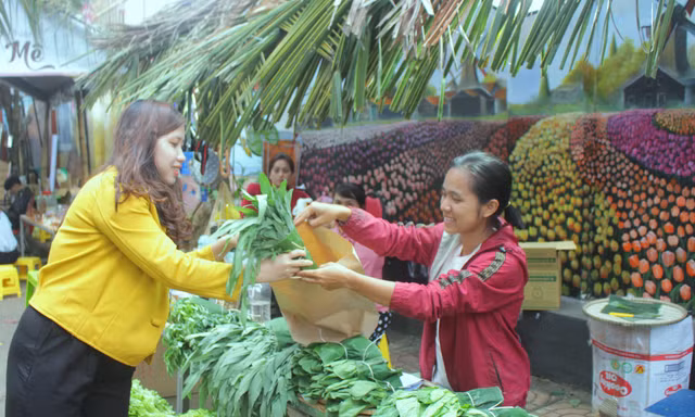 Đắk Lắk: Chợ quê lên phố để ‘Thư viện về buôn’