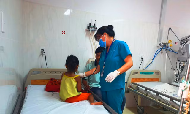 Bé H.L.H.D đang điều trị tại Bệnh viện Đa khoa Vùng Tây Nguyên