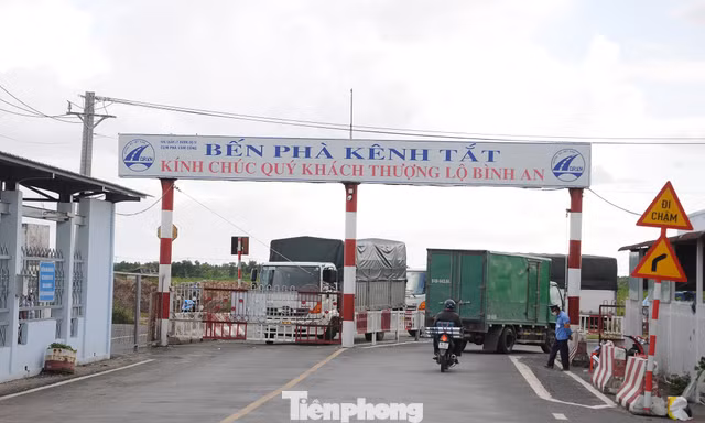 Vĩnh Long xin trung ương vốn để duy trì hoạt động cụm phà Vàm Cống
