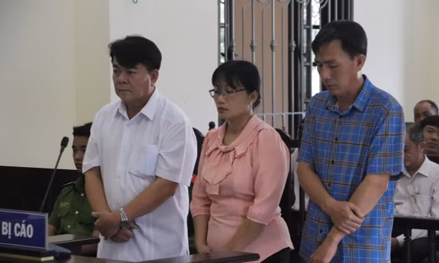 Cựu Giám đốc CDC Hậu Giang cùng thuộc cấp hầu tòa vì nhận hoa hồng của Cty Việt Á