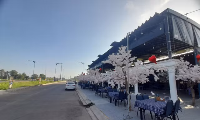 Cưỡng chế phá dỡ nhà hàng 1.000 m2 ‘mọc’ trên đất lúa ở Cần Thơ
