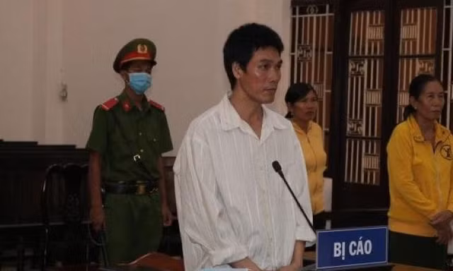 Buộc cửa, đổ xăng đốt nhà bố vợ do bị rầy la 