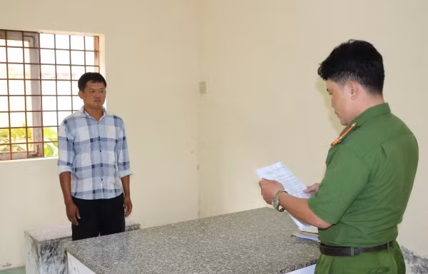 Lừa bán đất, chiếm đoạt hàng trăm triệu đồng