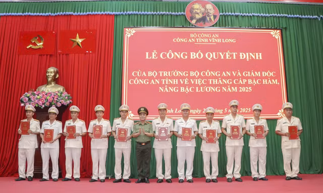 Công bố quyết định của Bộ trưởng Bộ Công an tại Vĩnh Long