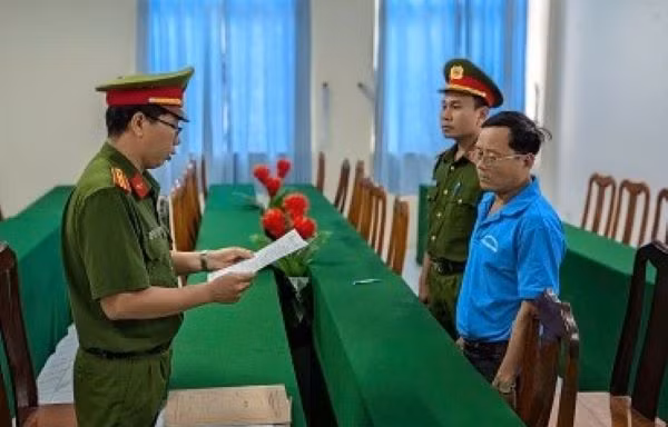 Khởi tố cựu chủ tịch Liên đoàn Lao động huyện ở Trà Vinh