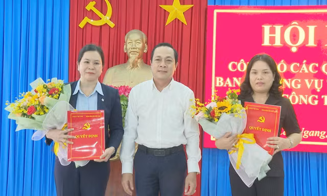Ban Thường vụ Tỉnh ủy Trà Vinh luân chuyển nhiều cán bộ
