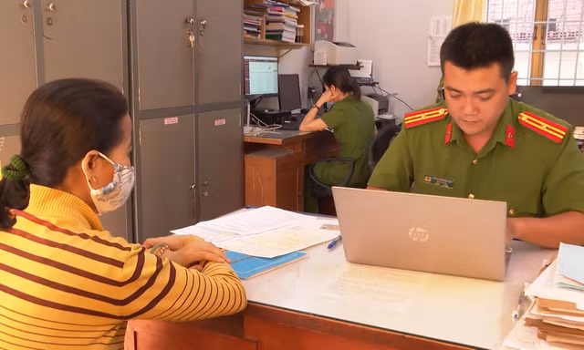 Xử phạt tiệm cầm đồ vì nhận cầm cố Căn cước công dân