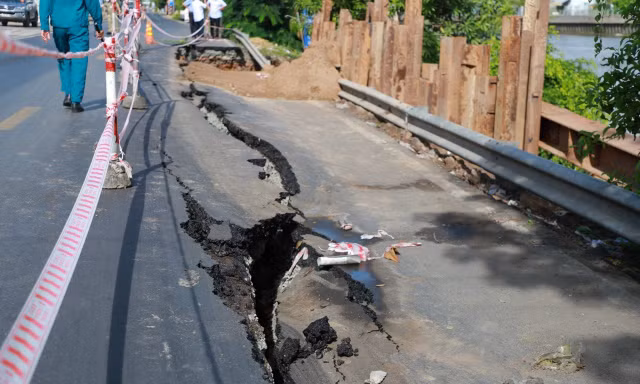 Bộ Giao thông nói gì vụ sạt lở hơn 40m quốc lộ ở Cần Thơ?