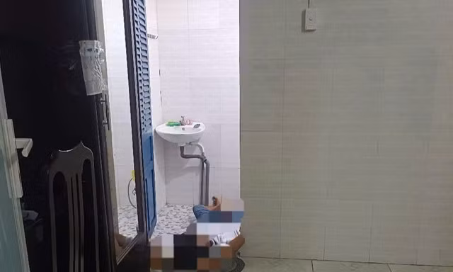 Người đàn ông tử vong tại nhà trọ, bên cạnh có vỉ thuốc nhạy cảm