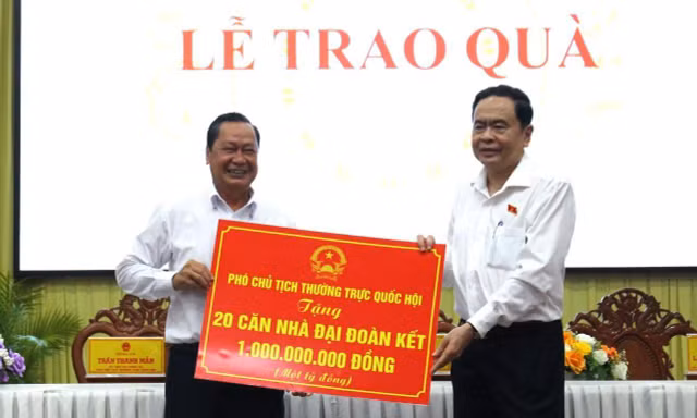 Phó Chủ tịch Thường trực Quốc hội Trần Thanh Mẫn tiếp xúc cử tri Hậu Giang