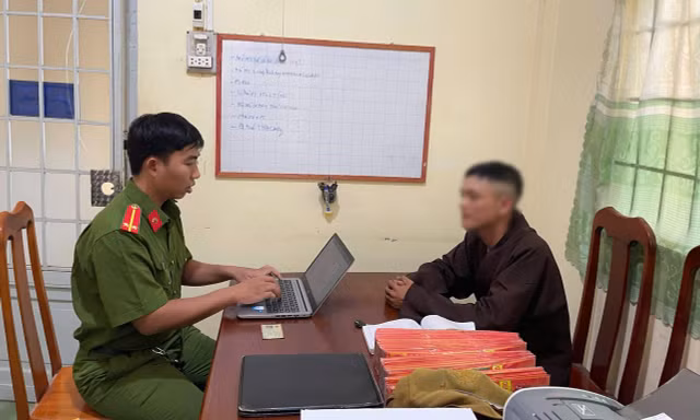 Giả nhà sư đi bán nhang, gọi từ thiện