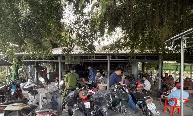Vĩnh Long triệt xóa 2 tụ điểm cá cược đá gà ăn tiền