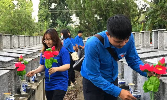 Tri ân Anh hùng liệt sĩ tại Di tích Lịch sử - Văn hóa Tầm Vu 