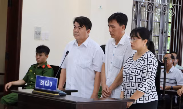 Cựu giám đốc CDC Hậu Giang cùng hai thuộc cấp liên quan Công ty Việt Á được miễn hình phạt