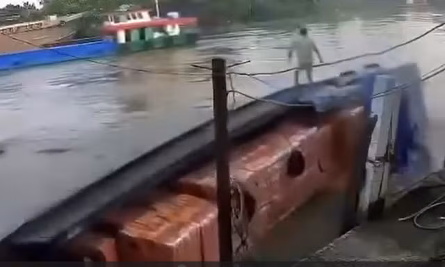 Chìm ghe chở gạch, một người mất tích